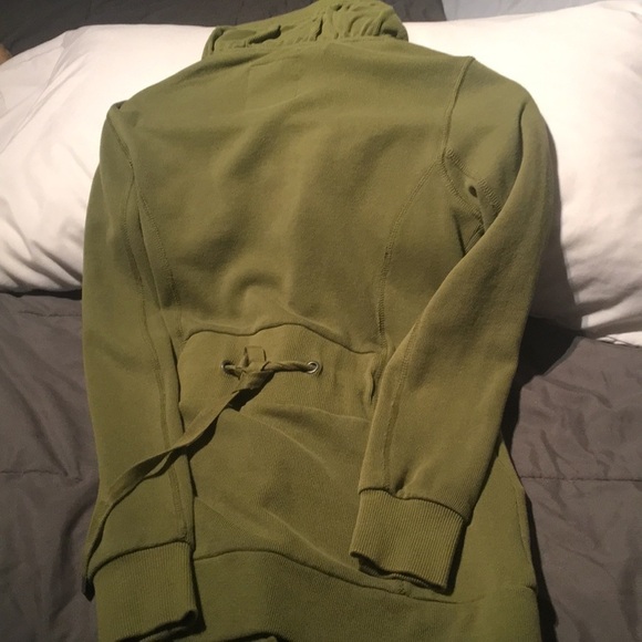 Ladies  green timeout jacket. - Picture 4 of 5